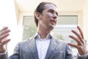 El líder del VPÖ, Sebastian Kurz, este domingo, tras votar en su colegio electoral.-CHRISTIAN BRUNA (EFE)