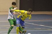 Mario trata de arrebatar un balón a un jugador de Segorbe-Santi Otero