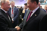 Putin y Xi Jingpin se saludan durante la cumbre del G20-REUTERS
