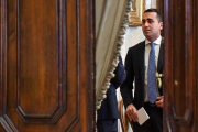 El líder del Movimiento 5 Estrellas, Luigi Di Maio, tras reunirse con el presidente de la Camara Baja, Roberto Fico, para la formacion de nuevo gobierno en Roma.-EFE / ALESSANDRO DI MEO