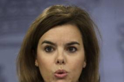 La vicepresidenta del Gobierno, Soraya Sáenz de Santamaría, durante la rueda de prensa que ha ofrecido hoy tras el Consejo de Ministros que ha estudiado el informe de la CORA.-Foto: EFE