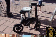La minibicicleta está considerada un ciclomotor ya que no tiene pedales y se impulsa con el motor eléctrico. Se saltó un semáforo y chocó en este cruce contra un vehículo cuyo conductor triplicaba la tasa de alcohol permitida. ECB