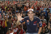 Marc Márquez, hoy en compañía de miles de fans en Indonesia.-REPSOL MEDIA