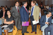 Ángel Guerra (izq.), César Rico (centro) y José Ramón Álvarez (dcha.) antes de comenzar las jornadas-I. L. M.