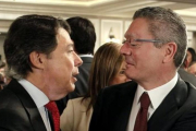 Los expresidentes de la Comunidad de Madrid Ignacio González y Alberto Ruiz-Gallardón.-EFE / PACO CAMPOS