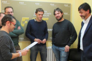 Los promotores charlan antes de la rueda de prensa de presentación-E. M.