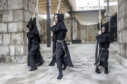Las campanas volvieron a sonar ayer en la iglesia de San Juan durante el pase de prensa realizado por Cal y Canto, que viaja al siglo XIV.-Santi Otero