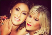 Las cantantes Sabrina Salerno y Samantha Fox en una imagen actual que ha tuiteado Sabrina el 8 de enero del 2016.-TWITTER