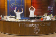 Vicky y Mateo, finalistas de la segunda temporada de 'Masterchef', en el plató.-Foto: RTVE