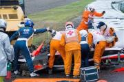 Bianchi es atendido por los servicios de emergencia tras sufrir el accidente.-Foto: HIROSHI YAMAMURA / EFE
