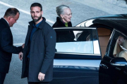 La reina Margarita, a su salida del hospital tras visitar a su marido, este viernes.-EFE / MARTIN SYLVEST