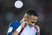 Neymar tras fallar un tiro a puerta durante un partido-JORDI COTRINA