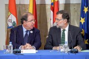 El presidente de la Junta, Juan Vicente Herrera, junto con el presidente del Gobierno central, Mariano Rajoy, en una imagen de archivo.-ICAL