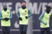 Suárez, Messi y Neymar, en el entrenamiento previo a la vuelta de la Copa contra la Real.-JORDI COTRINA