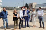 El alcalde, junto a representantes de los empresarios, ayer en el polígono Burgos Este.-ISRAEL L. MURILLO