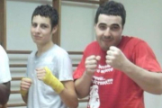 Abdelhak, con camiseta roja, practicaba kickboxing en el gimnasio de Arbúcies.-ICONNA