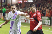 Álex Ortiz durante el partido que jugó el Mirandés ante el Numancia.-JOSÉ ESTEBAN EGURROLA