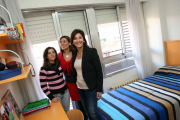 La consejera de Familia e Igualdad de Oportunidades de la Junta, Milagros Marcos, y la directora de la Fundación Aldaba Proyecto Hombre, Mª Paz de la Puente, visitan las instalaciones de esta fundación en Valladolid-Ical