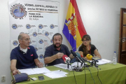 La Unión de Campesinos de Castilla y León (UCCL) expone su posición sobre la quema de rastrojos. De izquierda a derecha, Isidro del Campo, responsable de Cultivos Herváceos de UCCL); Valentín García, coordinador de UCCL-Valladolid; y Félix Arribas, presid-Ical
