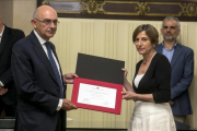 El director de la Oficina Antifraude, Miguel Ángel Gimeno, y la presidenta del Parlament, Carme Forcadell.-JOAN PUIG