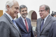 José Luis Concepción, Carlos Lesmes y Juan Vicente Herrera, durante la inauguración del encuentro.-ISRAEL L. MURILLO