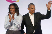 El expresidente Barack Obama y la exprimera dama Michelle Obama, en un acto de la Obama Foundation Summit, en Chicago.-CHARLES REX (AP)