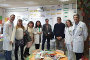 Vecinos de San Pedro y Fuentecillas con el equipo de Pediatría del  hospital.-ECB