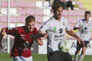 Andrés se dispone a controlar un balón.-RAÚL G. OCHOA