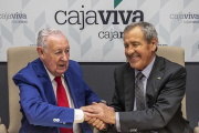 Pedro García Romera y Gabriel Alonso firmaron ayer en Burgos los términos del acuerdo.-RAÚL OCHOA