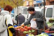 Los burgaleses son asiduos a esta cita del mercadillo. ISRAEL L. MURILLO