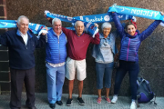 Andrés Burgos, José Ramón Manrique, Dionisio Benito, Marisa García y CaminoOsinaga fueron los primeros de la cola.-D. A. L.
