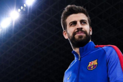 Gerard Piqué, en el momento de saltar al césped de Anoeta antes del partido de Copa.-DAVID RAMOS