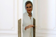 Cristina Cifuentes, tras la rueda de prensa en la que ha anunciado, este miércoles, su dimisión como presidenta de la Comunidad de Madrid.-EFE / EMILIO NARANJO