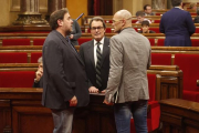 Oriol Junqueras, Artur Mas y Raül Romeva, en el Parlament.-JULIO CARBÓ