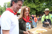 Celebración de la 'Gran Judiada' con motivo de las fiestas de San Luis del Real Sitio de San Ildefonso 2015. En la imagen, la presidenta de las Cortes, Silvia Clemente, junto con el alcalde del Real Sitio de San Ildefonso, José Luís Vázquez-Ical