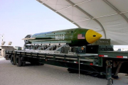 La GBU-43/B, conocida como "la madre de todas las bombas", que ha lanzado por primera vez el Ejército de Estados Unidos y cuyo blanco ha sido una zona controlada por el Estado Islámico.-AP