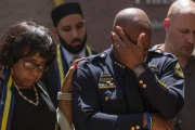 El jefe de la policía de Dallas, en el centro.-AFP / LAURA BUCKMAN