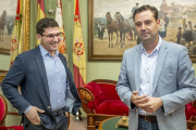 Raúl Salinero y Daniel de la Rosa, antes de la reunión de ayer.-RAÚL G. OCHOA