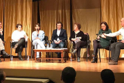 Ercilio Vidriales (ilustrador del libro), Belén Perdiguero, Esther Molinero, Marcos Núñez, Paz Molinero, Esther Díez y Domingo Villarreal, ayer, en Huerta de Rey.-ECB