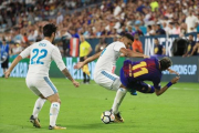 DUREZA Neymar cae al suelo tras una entrada de Casemiro.-AFP / CHRIS TROTMAN - AFP / MIKE EHRMANN