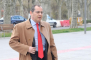 Juan Carlos Saiz entrando el martes en el Palacio de Justicia.-ISRAEL L. MURILLO
