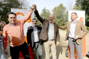Los partidarios de Igea alzan su brazo el sábado pasado, instantes después de reonocer su derrota en las primarias de las que hoy es ganador.-ICAL