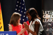 Michelle Obama, junto a la reina Letizia, este jueves en el Matadero de Madrid.-AFP/ GERARD JULIEN