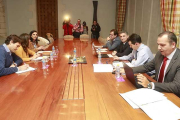 El consejo del Consorcio de Villalonquéjar, en una de sus reuniones.-RAÚL G. OCHOA