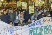 Imagen de la manifestación celebrada ayer en la capital burgalesa a su paso por la calle Vitoria.-SANTI OTERO