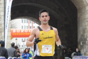 Óscar Cavia afronta los últimos metros de ma media maratón.-ISRAEL L. MURILLO