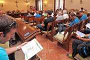 El Salón de Plenos de la Diputación Provincial acogió en la tarde de ayer la reunión técnica con los directores de equipos de las 21 escuadras participantes-Israel L. Murillo