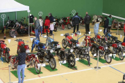 119 motocicletas se expusieron en esta muestra, ubicada en el polideportivo de Villariezo.-RAÚL G. OCHOA