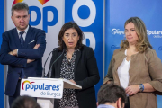 Lacalle y Ayala flanquean a Sandra Moneo. SANTI OTERO