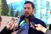 Josep Miguel Arenas, el rapero Valtonyc, atiende a los medios tras ser juzgado por enaltecimiento del terrorismo e injurias a la Corona en la Audiencia Nacional.-JUAN MANUEL PRATS